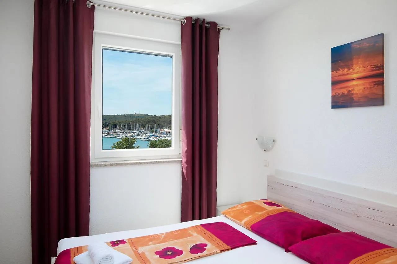 Apartments Angi mit Meerblick Pomer Gasthof