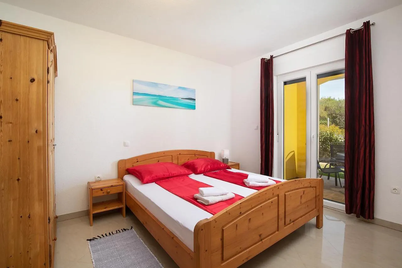 Apartmani Mirna Luka Pomer 3*,